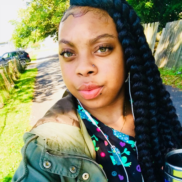 Meet your Posher, Niya - Picture 1 of 1